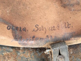 Heer, Stahlhelm Modell 1940. In allen Teilen zusammengehöriges Stück, ungereinigt. Das Hakenkreuz zu 99% erhalten.