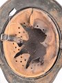 Heer, Stahlhelm Modell 1940. In allen Teilen zusammengehöriges Stück, ungereinigt. Das Hakenkreuz zu 99% erhalten.