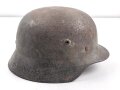 Heer, Stahlhelm Modell 1940. In allen Teilen zusammengehöriges Stück, ungereinigt. Das Hakenkreuz zu 99% erhalten.