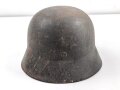 Heer, Stahlhelm Modell 1940. In allen Teilen zusammengehöriges Stück, ungereinigt. Das Hakenkreuz zu 99% erhalten.