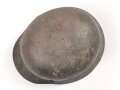 Heer, Stahlhelm Modell 1940. In allen Teilen zusammengehöriges Stück, ungereinigt. Das Hakenkreuz zu 99% erhalten.
