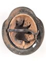 Heer, Stahlhelm Modell 1940. In allen Teilen zusammengehöriges Stück, ungereinigt. Das Hakenkreuz zu 99% erhalten.