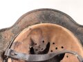 Heer, Stahlhelm Modell 1940. In allen Teilen zusammengehöriges Stück, ungereinigt. Das Hakenkreuz zu 99% erhalten.
