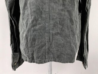 Drillichjacke Wehrmacht, Variante ohne Taschen, wohl Luftwaffe. Getragenes Kammerstück in gutem Gesamtzustand