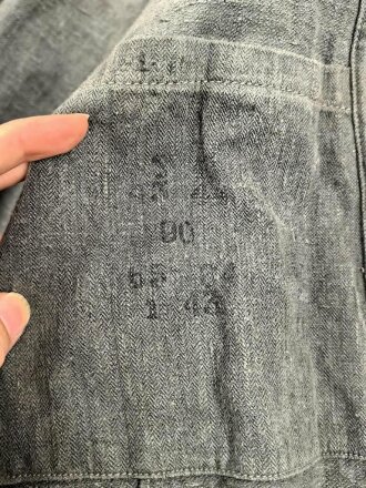 Drillichjacke Wehrmacht, Variante ohne Taschen, wohl Luftwaffe. Getragenes Kammerstück in gutem Gesamtzustand
