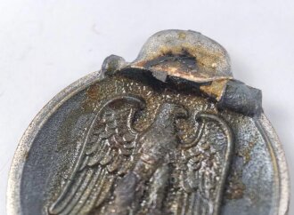 Medaille Winterschlacht im Osten, Bandring und Öse fehlen, Klebespuren