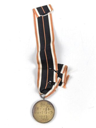 Kriegsverdienstmedaille 1939 an langem, orangen Band, dieses defekt.