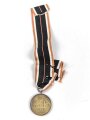 Kriegsverdienstmedaille 1939 an langem, orangen Band, dieses defekt.