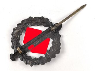 SA Sportabzeichen in silber. Hersteller REDO Saarlautern. Eisen. Die Rückseite wirkt bronziert, eventuell geputztes bronzenes Abzeichen