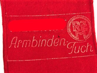 Teil einer Hakenkreuzarmbinde. Filz, mottig, mit RZM Etikett. Ungereinigt