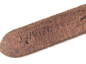 Fünf Stück Mantelriemen / Tornisterriemen. Schlechter Zustand und Nachkrieg gemischt