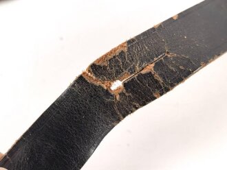 Trageriemen zum Behälter für ein Dienstglas 7 x 50 der Kriegsmarine. Stark gebraucht