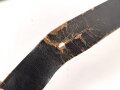 Trageriemen zum Behälter für ein Dienstglas 7 x 50 der Kriegsmarine. Stark gebraucht