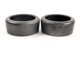 Paar Gummiarmierungen für ein Dienstglas der Kriegsmarine. Innendurchmesser an der schmalen Seite je 65mm. Alter unbekannt, Gummi weich