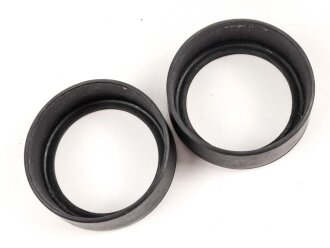 Paar Gummiarmierungen für ein Dienstglas der Kriegsmarine. Innendurchmesser an der schmalen Seite je 72mm. Alter unbekannt, Gummi weich