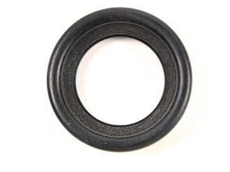 Einzelner Okularring, sicher original nicht zugehörig, passt aber  für ein Dienstglas 6 x 30 der Wehrmacht, schwarze Preßmasse