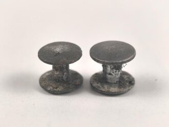Paar Nieten aus Zink  zum Trageriemen für ein Dienstglas der Wehrmacht, gebraucht