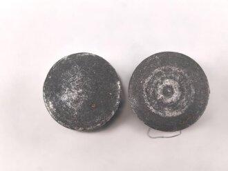 Paar Nieten aus Zink  zum Trageriemen für ein Dienstglas der Wehrmacht, gebraucht