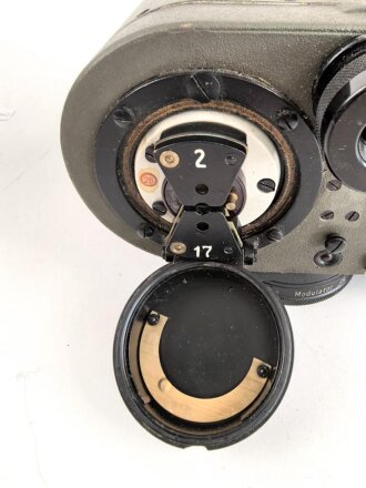 Lichtsprechgerät 80 Wehrmacht. Hersteller  Carl Zeiss Jena 1940. Optisch einwandfrei, Originallack, Funktion nicht geprüft. Im passenden Behälter