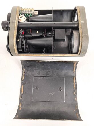 Lichtsprechgerät 80 Wehrmacht. Hersteller  Carl Zeiss Jena 1940. Optisch einwandfrei, Originallack, Funktion nicht geprüft. Im passenden Behälter
