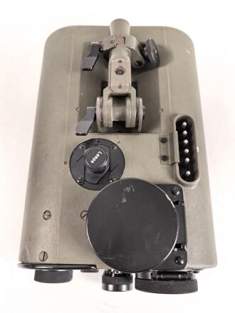 Lichtsprechgerät 80 Wehrmacht. Hersteller  Carl Zeiss Jena 1940. Optisch einwandfrei, Originallack, Funktion nicht geprüft. Im passenden Behälter