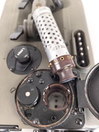 Lichtsprechgerät 80 Wehrmacht. Hersteller  Carl Zeiss Jena 1940. Optisch einwandfrei, Originallack, Funktion nicht geprüft. Im passenden Behälter