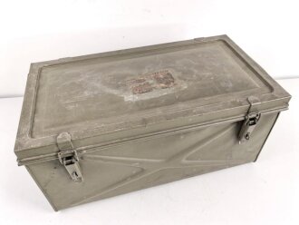 Grosse Dokumentenkiste Wehrmacht. Maße etwa 40 x 75...