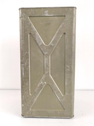 Grosse Dokumentenkiste Wehrmacht. Maße etwa 40 x 75 x 35cm. Überlackiertes Stück