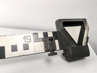 Berichtigungslatte / Meßlatte Wehrmacht. Hersteller Wichmann Werke Friedberg, guter Zustand, Originallack.