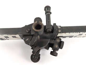 Berichtigungslatte / Meßlatte Wehrmacht. Hersteller Wichmann Werke Friedberg, guter Zustand, Originallack.