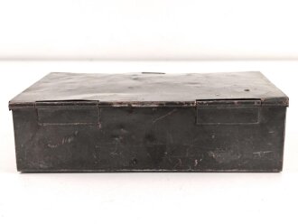 Transportkasten Wehrmacht, datiert 1938. Maße etwa 12,5 x 20 x 6cm. Originallack