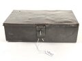 Transportkasten Wehrmacht, datiert 1938. Maße etwa 12,5 x 20 x 6cm. Originallack