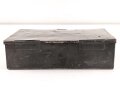 Transportkasten Wehrmacht, datiert 1938. Maße etwa 12,5 x 20 x 6cm. Originallack