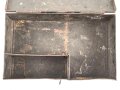 Transportkasten Wehrmacht, datiert 1938. Maße etwa 12,5 x 20 x 6cm. Originallack