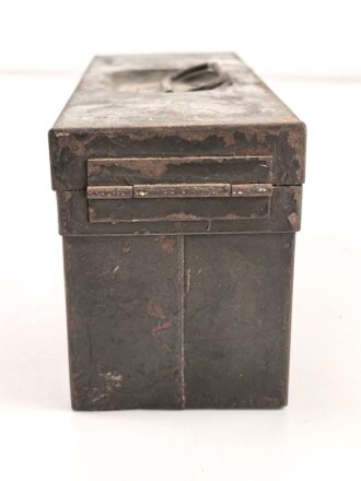 Transportkasten Wehrmacht, Maße etwa  8 x 21 x 10cm. Originallack