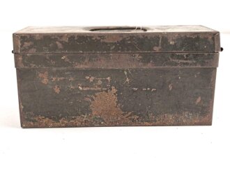 Transportkasten Wehrmacht, Maße etwa  8 x 21 x 10cm. Originallack