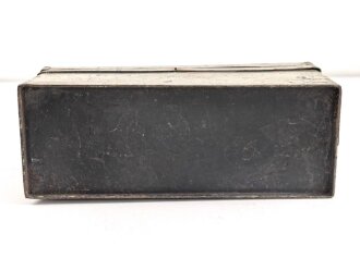 Transportkasten Wehrmacht, Maße etwa  8 x 21 x 10cm. Originallack