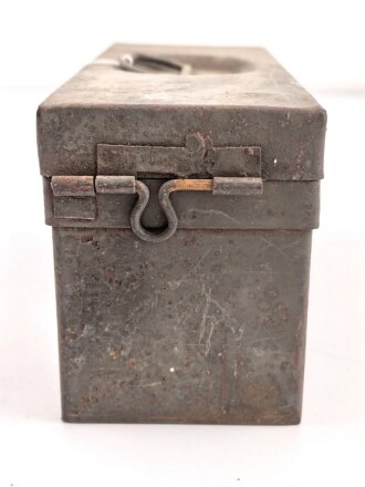 Transportkasten Wehrmacht, Maße etwa  8 x 21 x 10cm. Originallack