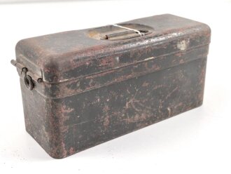 Transportkasten Wehrmacht, Maße etwa  8 x 21 x 10cm. Originallack