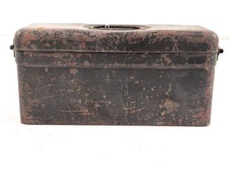Transportkasten Wehrmacht, Maße etwa  8 x 21 x 10cm. Originallack