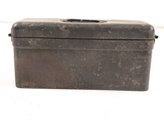 Transportkasten Wehrmacht, Maße etwa  8 x 21 x 10cm. Originallack