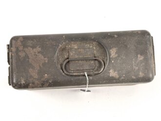 Transportkasten Wehrmacht, Maße etwa  8 x 21 x 10cm. Originallack