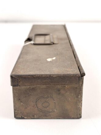 Transportkasten Reinigungsgerät für Flak 38 Wehrmacht, Maße etwa  7,5 x 31,5 x 5cm. Originallack