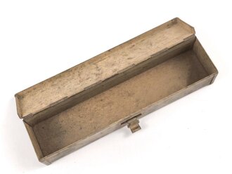 Transportkasten Reinigungsgerät für Flak 38 Wehrmacht, Maße etwa  7,5 x 31,5 x 5cm. Originallack