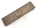 Transportkasten Reinigungsgerät für Flak 38 Wehrmacht, Maße etwa  7,5 x 31,5 x 5cm. Originallack