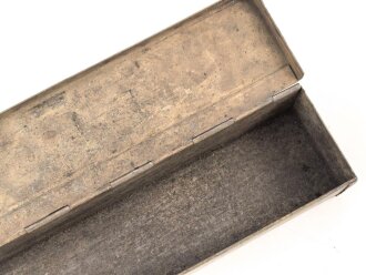 Transportkasten Reinigungsgerät für Flak 38Wehrmacht, Maße etwa  7,5 x 31,5 x 5cm. Originallack, Verschluss defekt