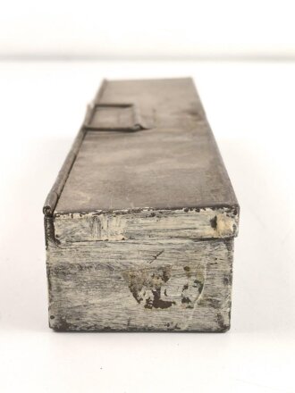 Transportkasten Reinigungsgerät für Flak 38Wehrmacht, Maße etwa  7,5 x 31,5 x 5cm. Originallack, Verschluss defekt