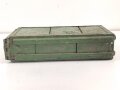 Transportkasten für Laderahmen / Ladestreifen . Aussenmaße etwa 22 x 42 x 10. Überlackiertes Stück, Alter und Herkunft unbekannt