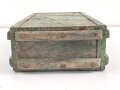 Transportkasten für Laderahmen / Ladestreifen . Aussenmaße etwa 22 x 42 x 10. Überlackiertes Stück, Alter und Herkunft unbekannt