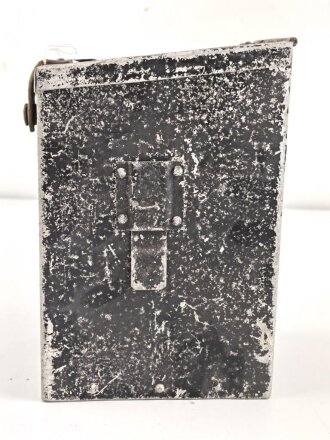 Luftwaffe, Leichtmetallkasten für ein Flugzeug. Maße etwa 12,5 x 15 x 23cm. Originallack
